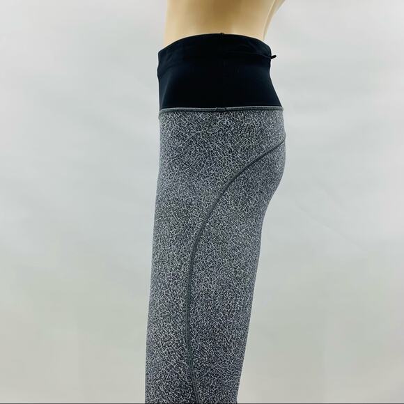 Lululemon Black White Dot Pattern Crop Leggings - Picture 5 of 12
